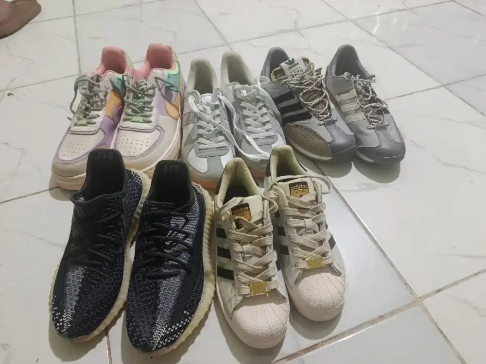 Sepatu sneakers branded