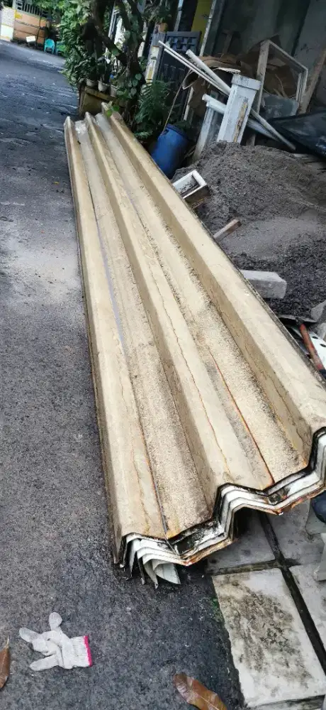 Atap  bekas atap pabrik panjang 8m lebih lebar 80cm