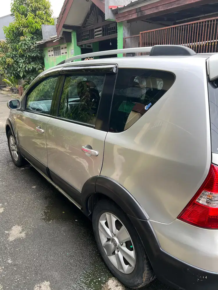 Nissan Livina 2011 Bensin