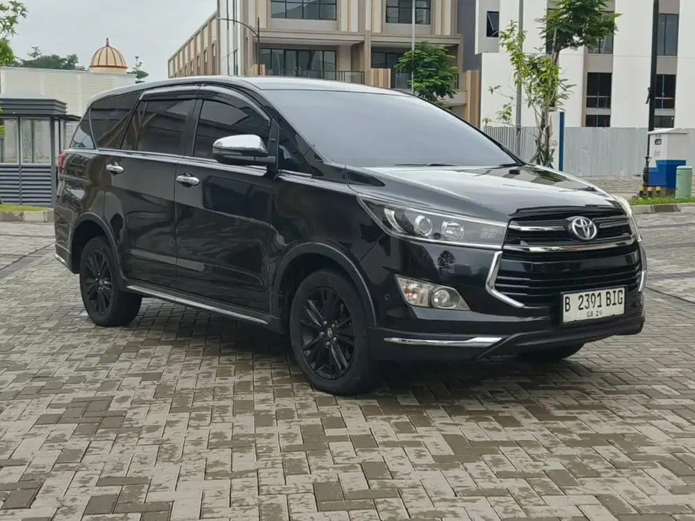 Toyota Innova Venturer 2.4 Diesel AT 2019 Pajak Panjang