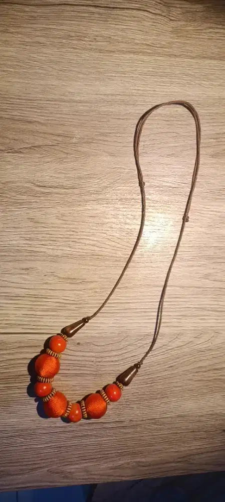 Kalung etnik orange