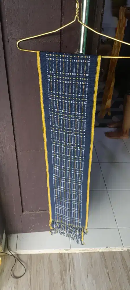 Kain selendang tenun khas Lombok