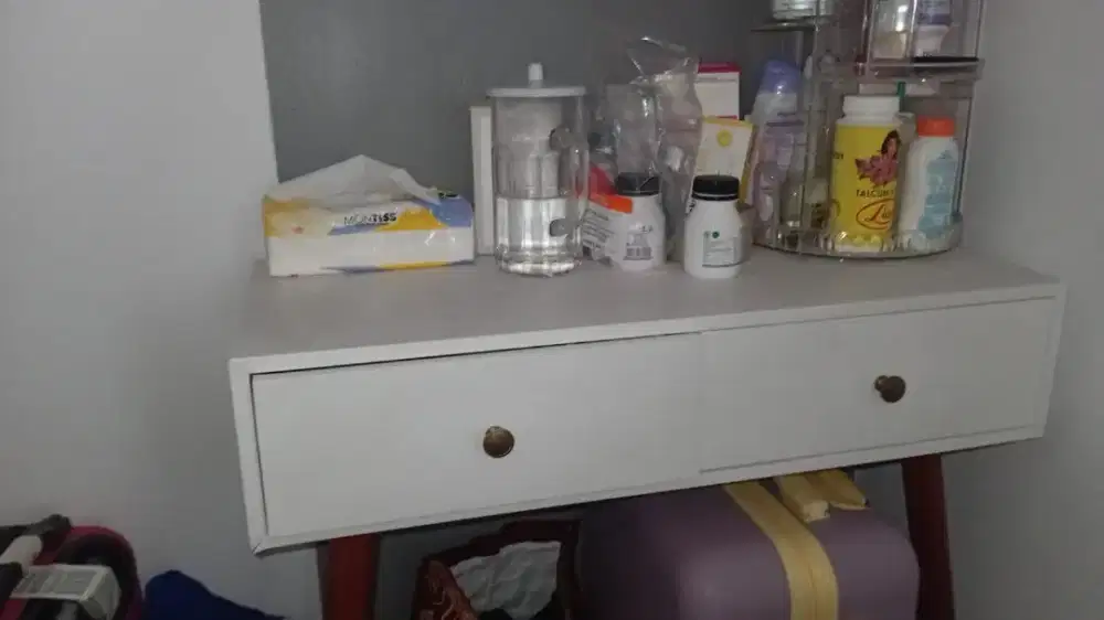 Meja rias urgent pindahan