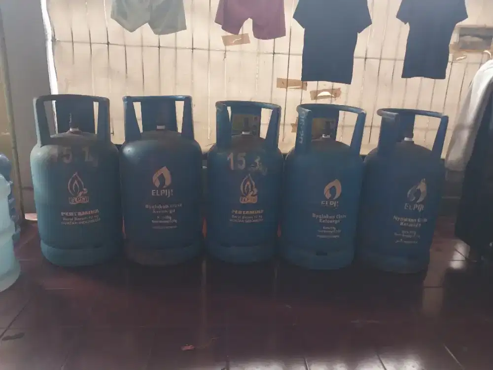Dijual Tabung Gas warna Biru 12 kilogram bekas tp baru satuan/semua