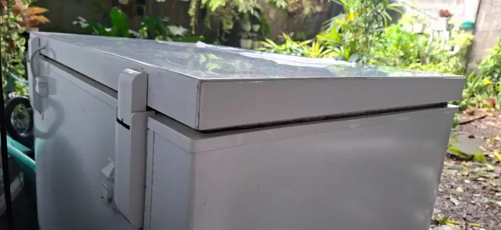 Chest Freezer merek Toshiba