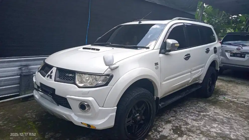 Pajero 4 x 2 tahun 2011