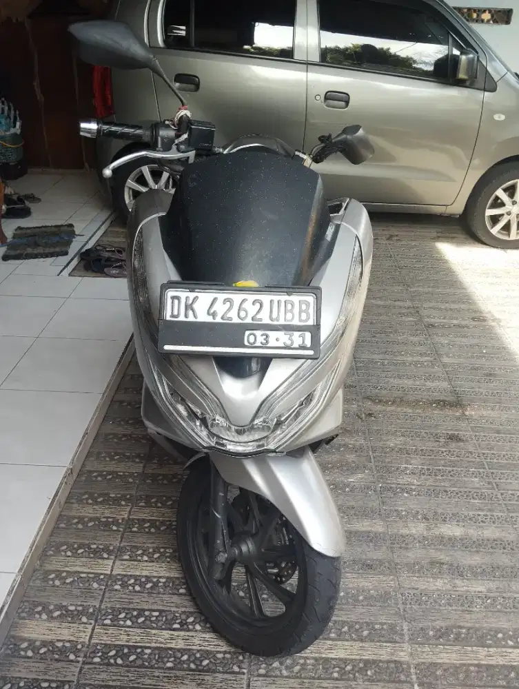 Dijual PCX tahun 2021 warna silver