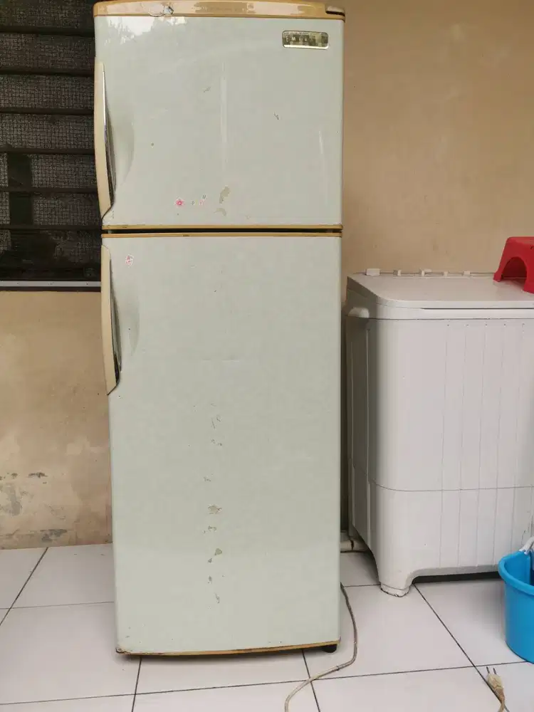 Jual kulkas 2 pintu merk sanyo
