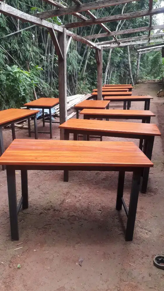 Meja kayu dan kursi set