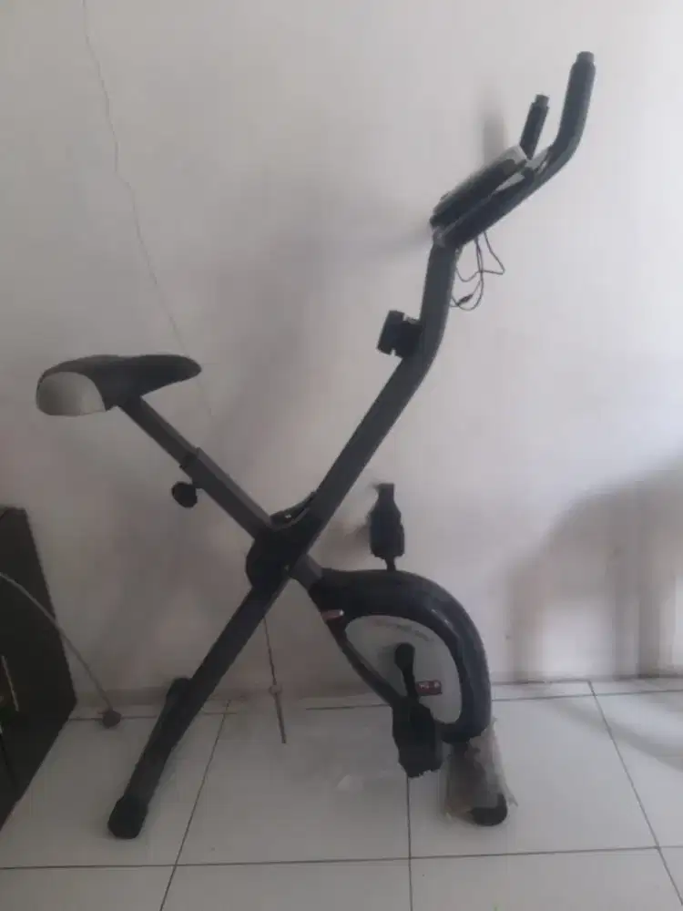 Di jual sepeda statis lipat