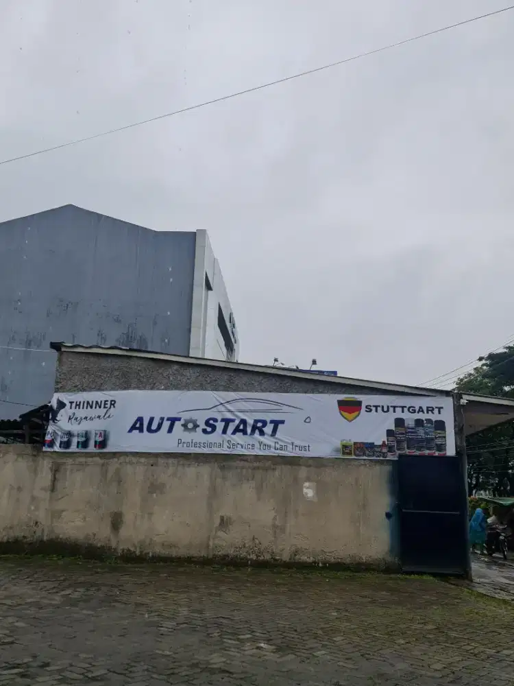 Di cari mekanik dempul dan cat body repair