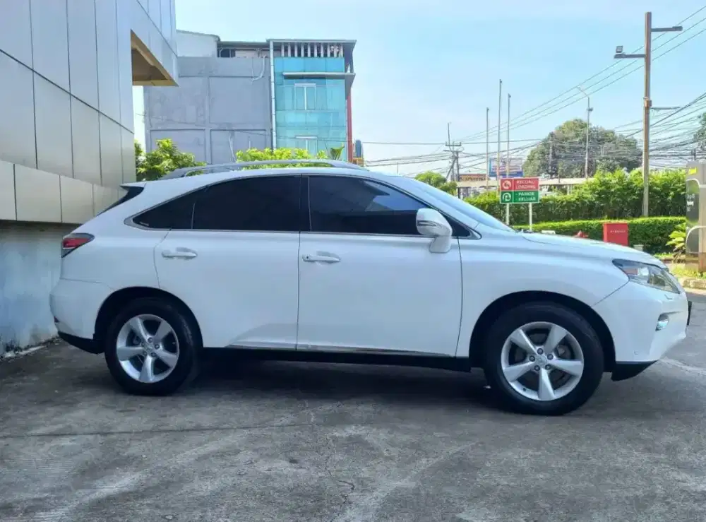 LX RX270 Low Km, Record