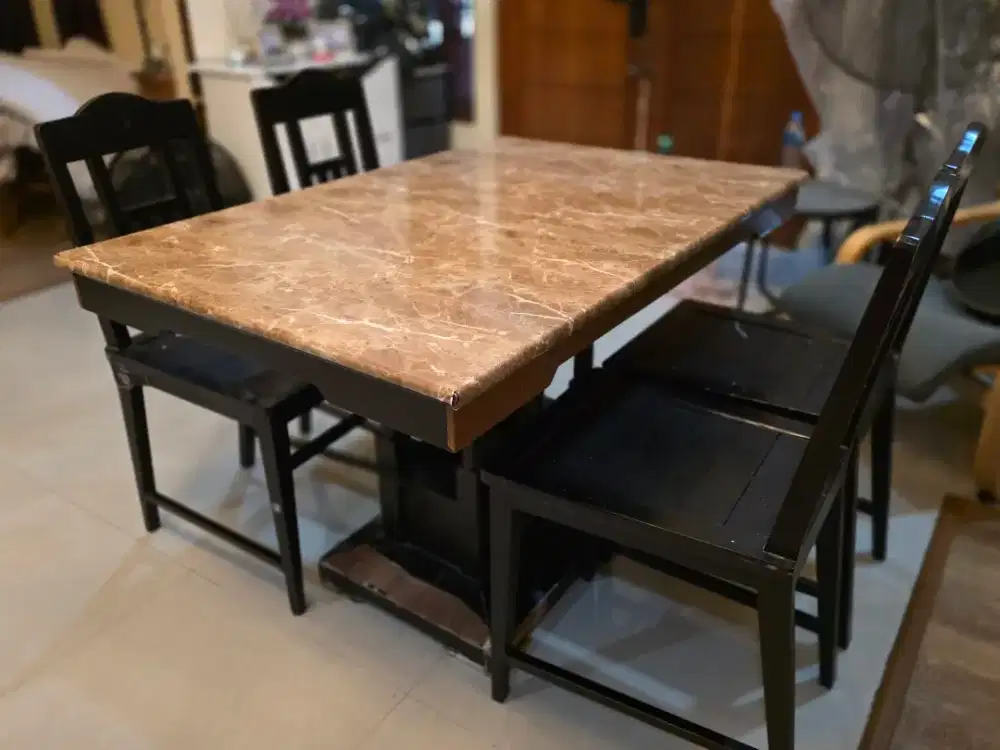 Meja Makan Kayu + 4 Kursi Kayu