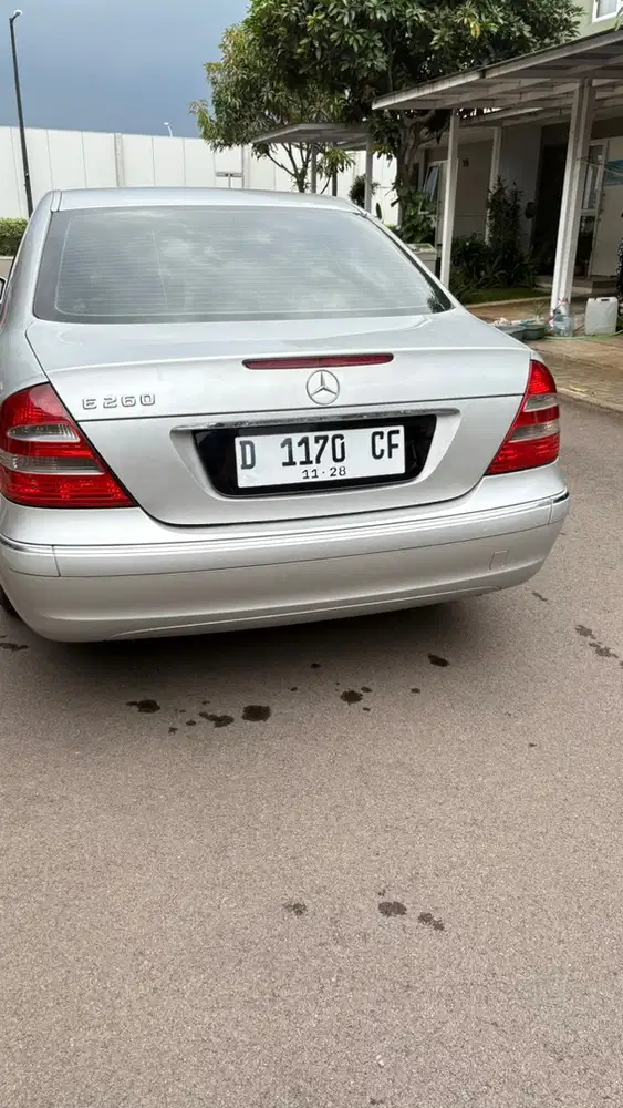 Mercedes-Benz E240 2002 Bensin