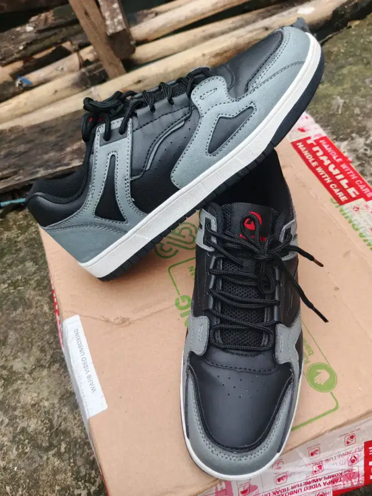 Jual Sepatu air walk original size 42 bisa kirim bayar cod