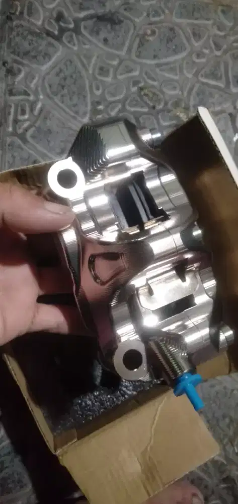 Kaliper Radial 4 piston sepasang