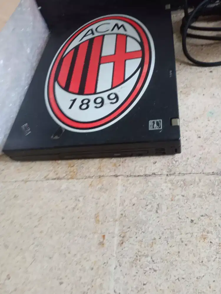 di jual laprop  lenovo      un lock.     barang masih ori