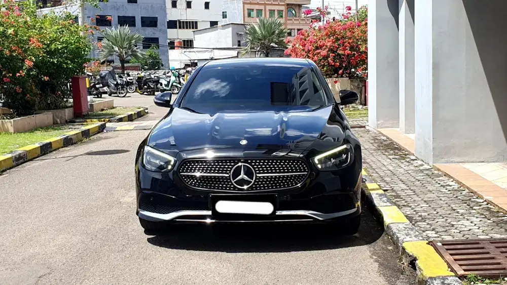 Km22rb mercedes benz mercy e200 avantgarde line 2022 hitam pajak panja