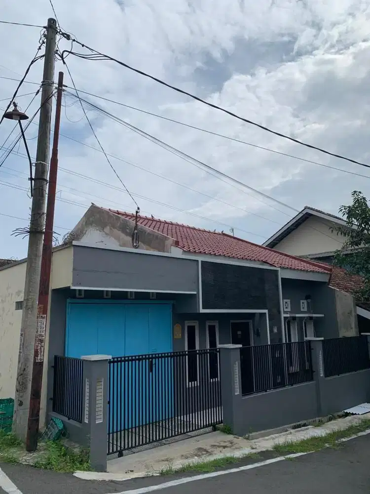 RUMAH DIKONTRAKAN TAHUNAN/PER 6 BULAN