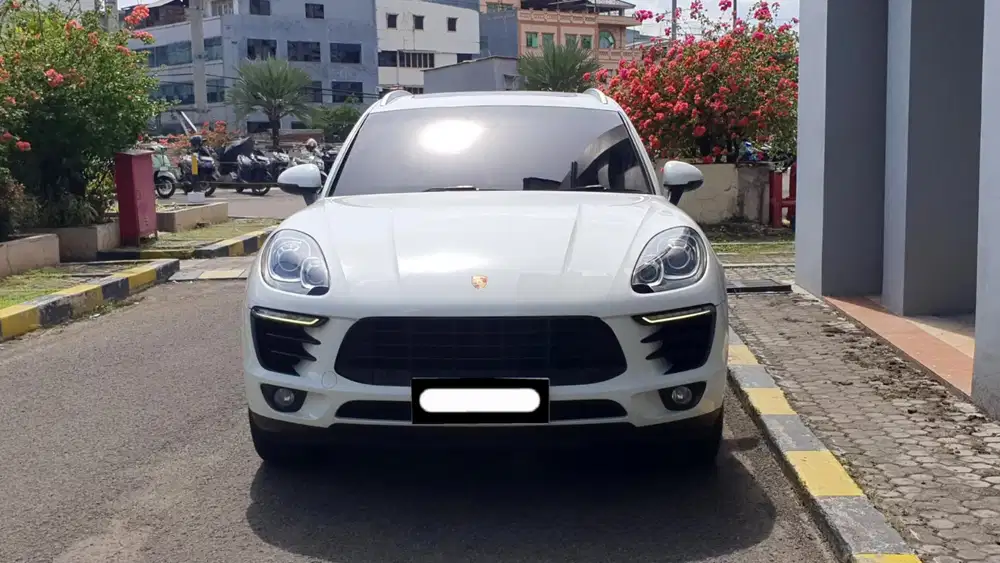 Km23rb porsche macan turbo 2015 putih