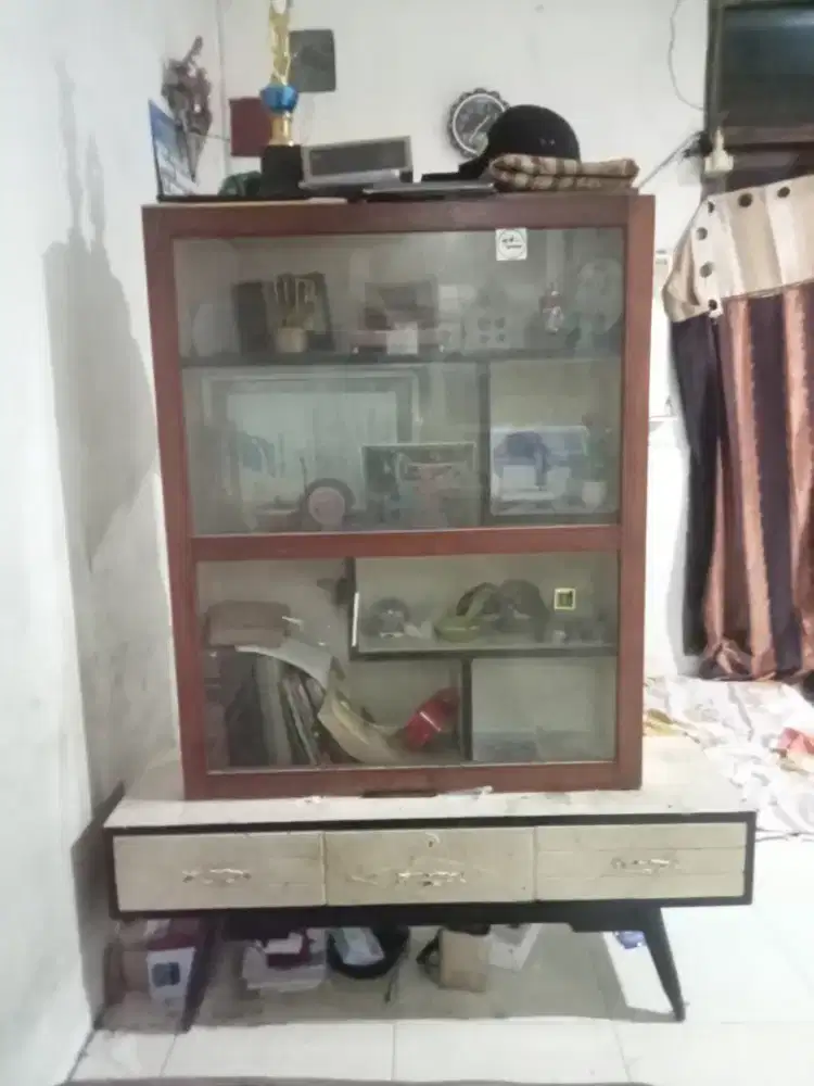 Lemari jati kaca - showcase kaca & laci
