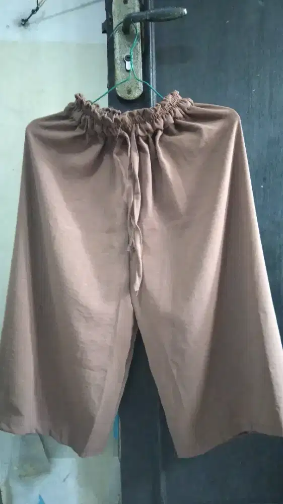 Celana pendek crinkle