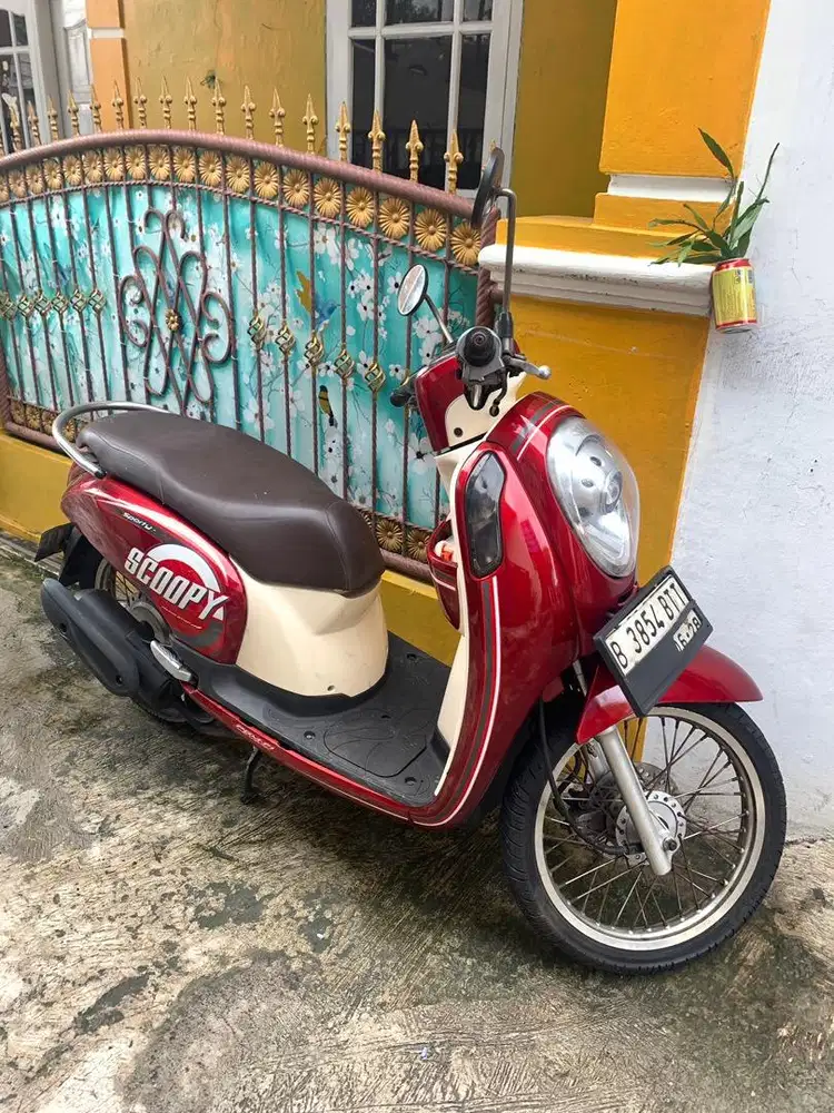 Jual Motor Scoopy Merah 2013