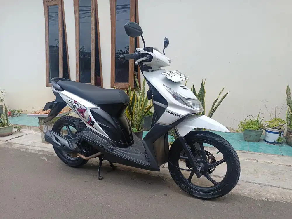 HONDA BEAT karbu 2010 lengkap mesin halus