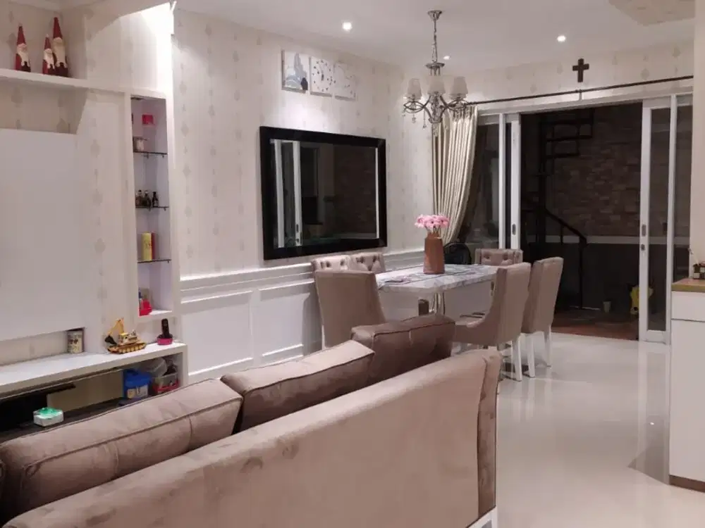 Rumah Bagus di Casa Jardin Daan Mogot Jakarta Barat