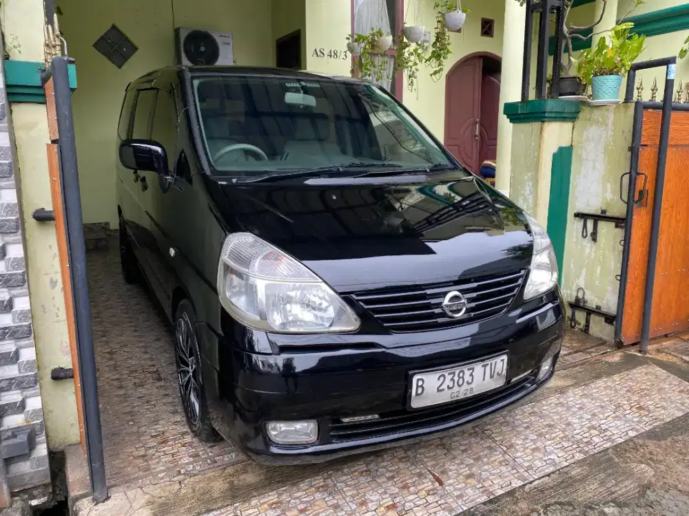 Dijual Nissan Serena 2.0 CT tahun 2011 Metic