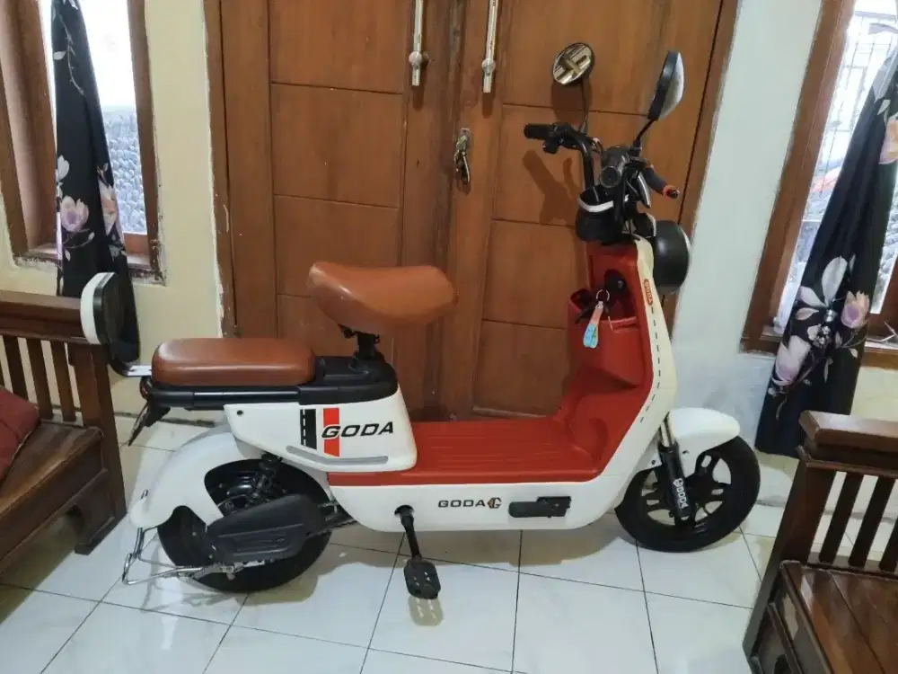 Dijual cepat sepeda listrik goda dan roda bantu