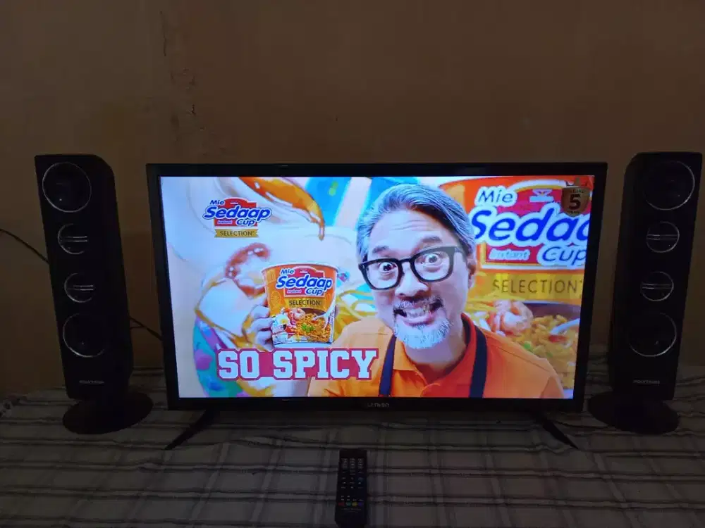 TV DIGITAL POLYTRON 32 INCH SPEAKER TOWER NORMAL NOMINUS MULUS LENGKAP