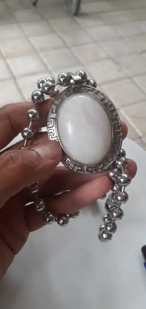 Batu liontin giok salju putih