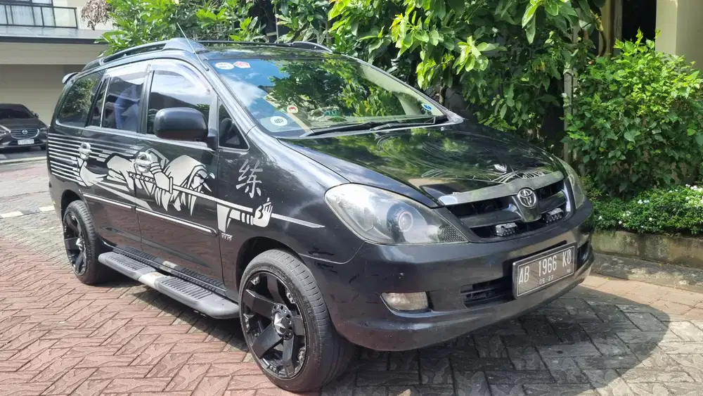 Toyota Kijang Innova 2004 Bensin