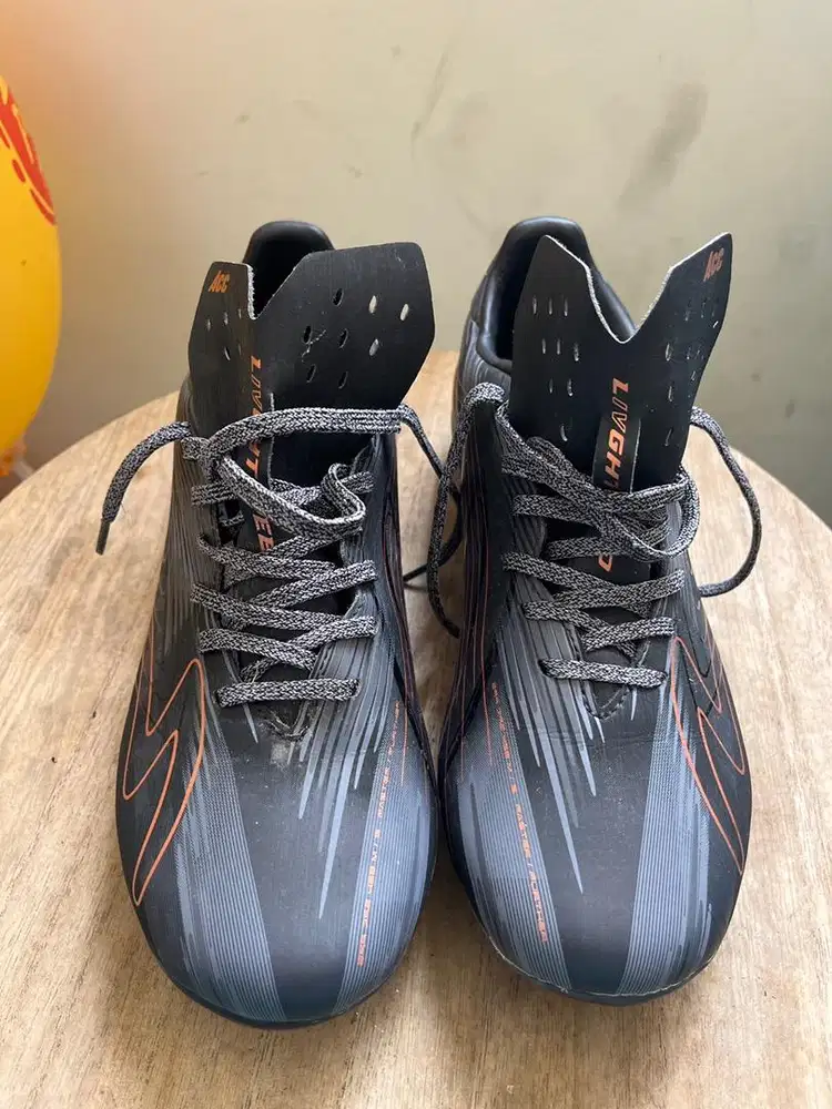 Sepatu sepak bola specs lightspeed oriiiii