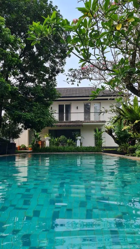 Dijual Rumah Startegis Dgn Swimming Pool di Pondok Aren Tangsel 17091