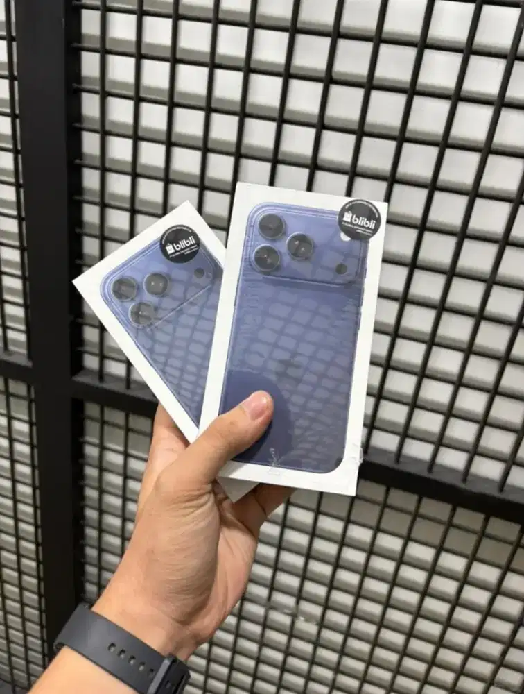 17 Pro 256 Deep Blue