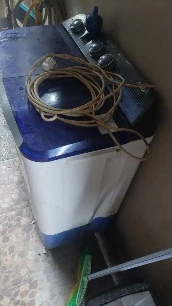 Mesin cuci hijab 2 tabung Aqua