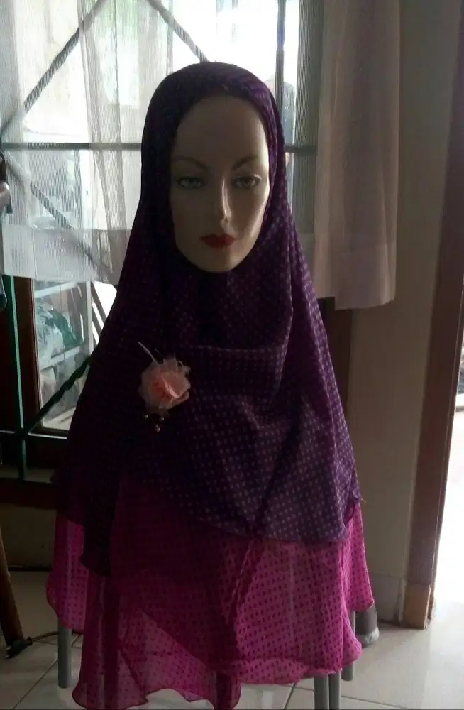 Kerudung Ungu Polka Cantik