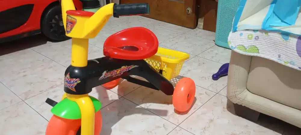 Sepeda Balita roda tiga