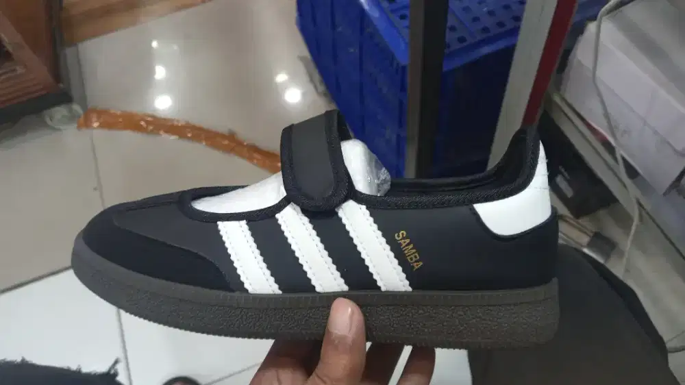 Adidas samba perekat