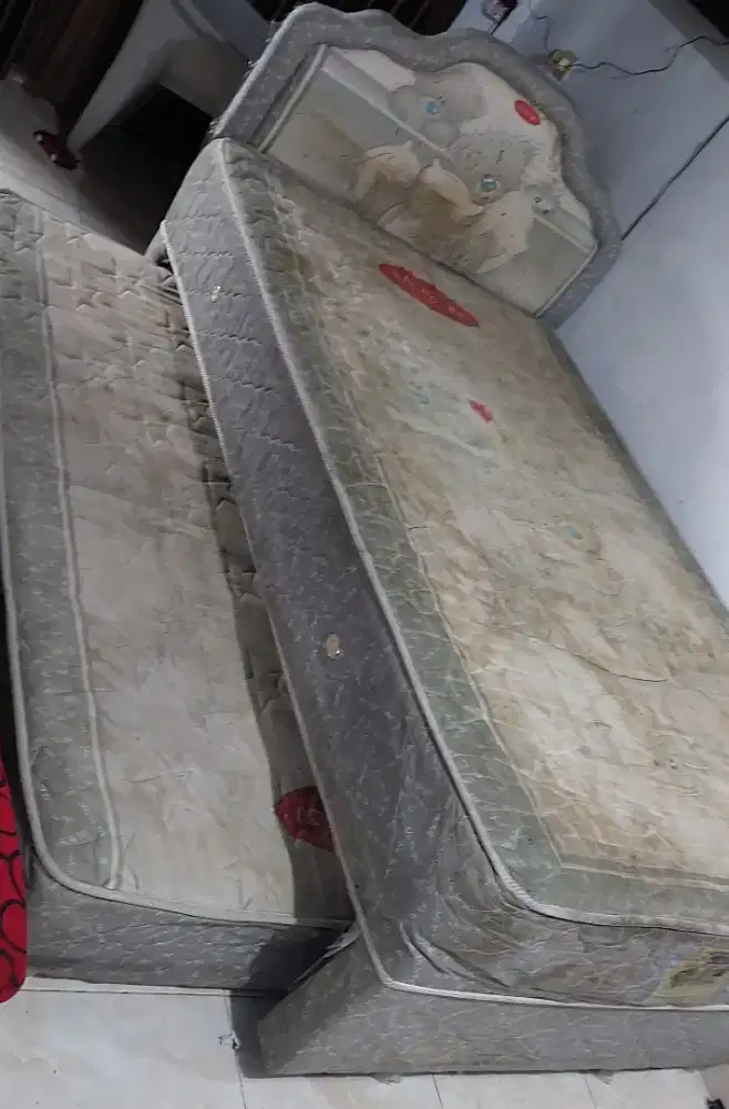 Tempat Tidur Atas Bawah (minus kotor)