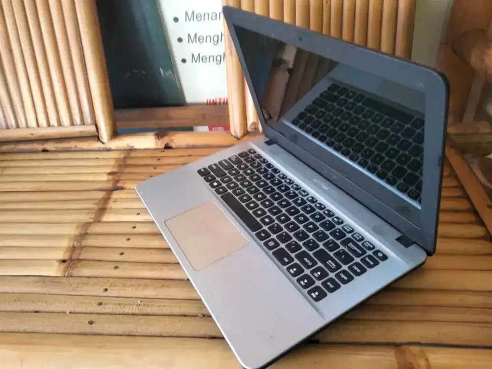 Laptop keren Asus X441B/AMD A9-9425/RAM 4GB/ssd128gb/VGA AMD RADEON R3