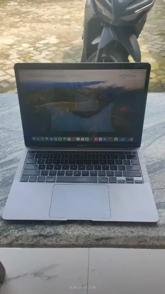 Macbook air 13inch 2020 m1