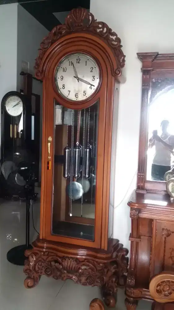 Jam kienzle orijinal thn 60 an kondisi idup terawat lemari jati mulus