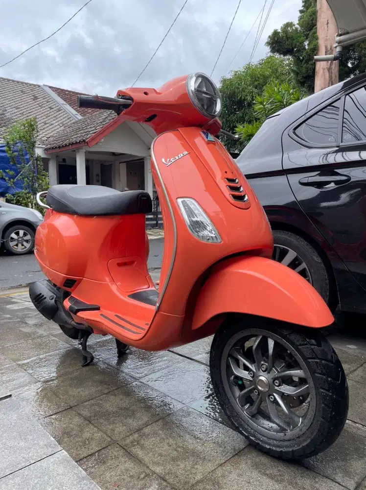 DIJUAL CEPAT! PIAGGIO VESPA LX 125 IGET LED TH 2021 WARNA ORANGE (PERF