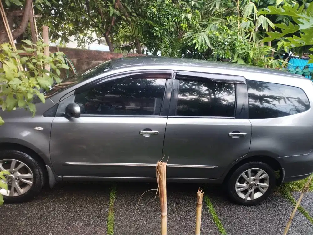Nissa Grand Livina 1.5XV M/T 2012 Abu Abu Metalik