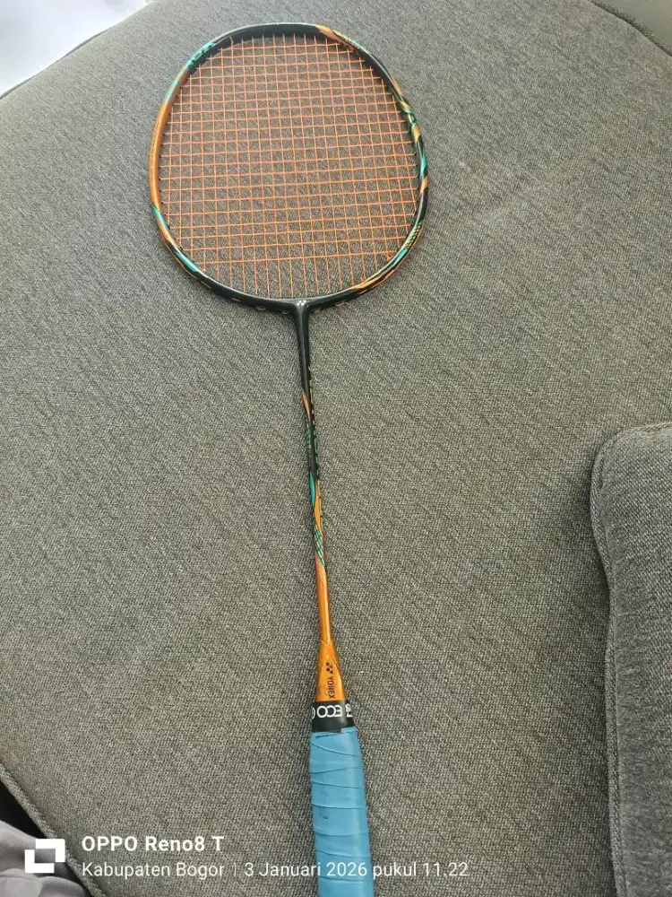 Di jual raket badminton astrox 88d pro original,