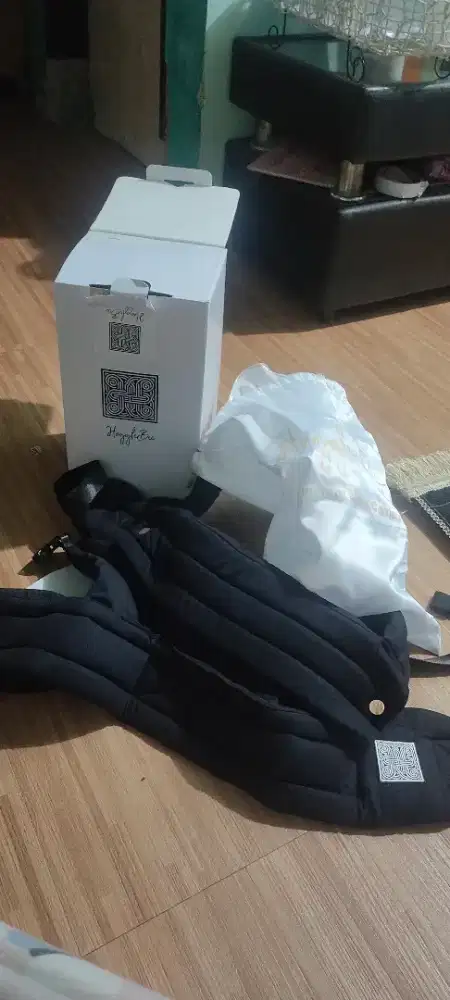 Hugglebee gendongan m shape