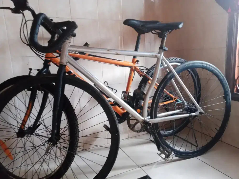 Sepeda gunung dan fixi